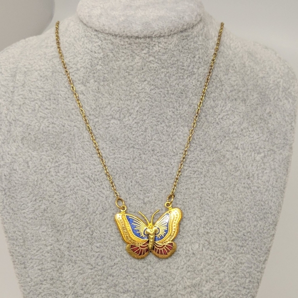 Mma Jewelry - ▪︎Vtg MMA Necklace